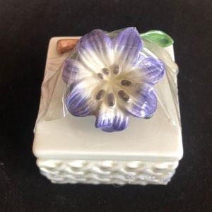 Fitz and Floyd Home Fragrance candle/trinket box ceramic flower